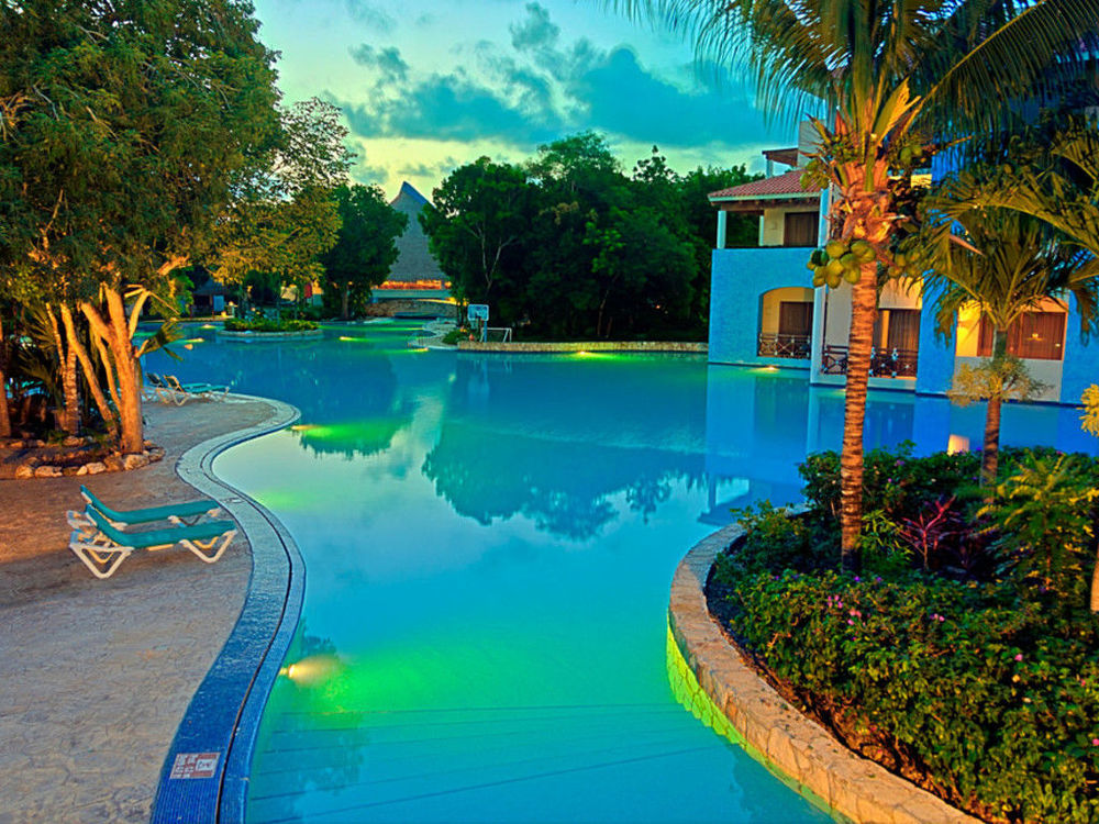 Occidental At Xcaret Destination Hotel Playa del Carmen Bagian luar foto The pool at the Hard Rock Hotel
