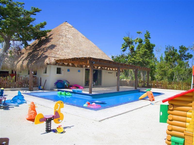Occidental At Xcaret Destination Hotel Playa del Carmen Bagian luar foto The children's pool at the Grand Palladium Hotel in Cancun, Mexico