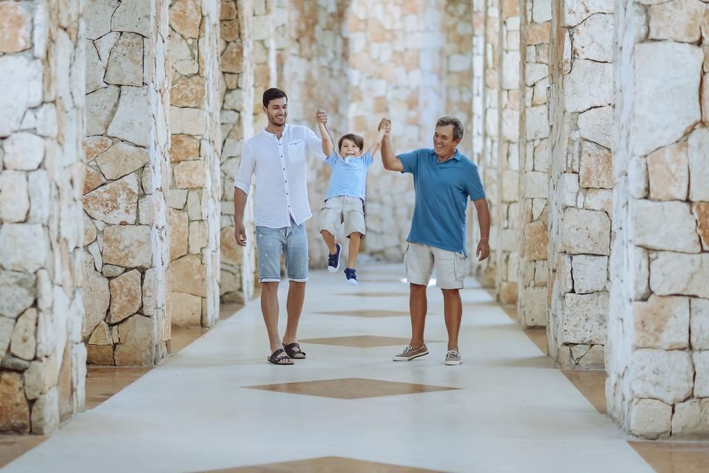 Occidental At Xcaret Destination Hotel Playa del Carmen Bagian luar foto Gay couple with their son