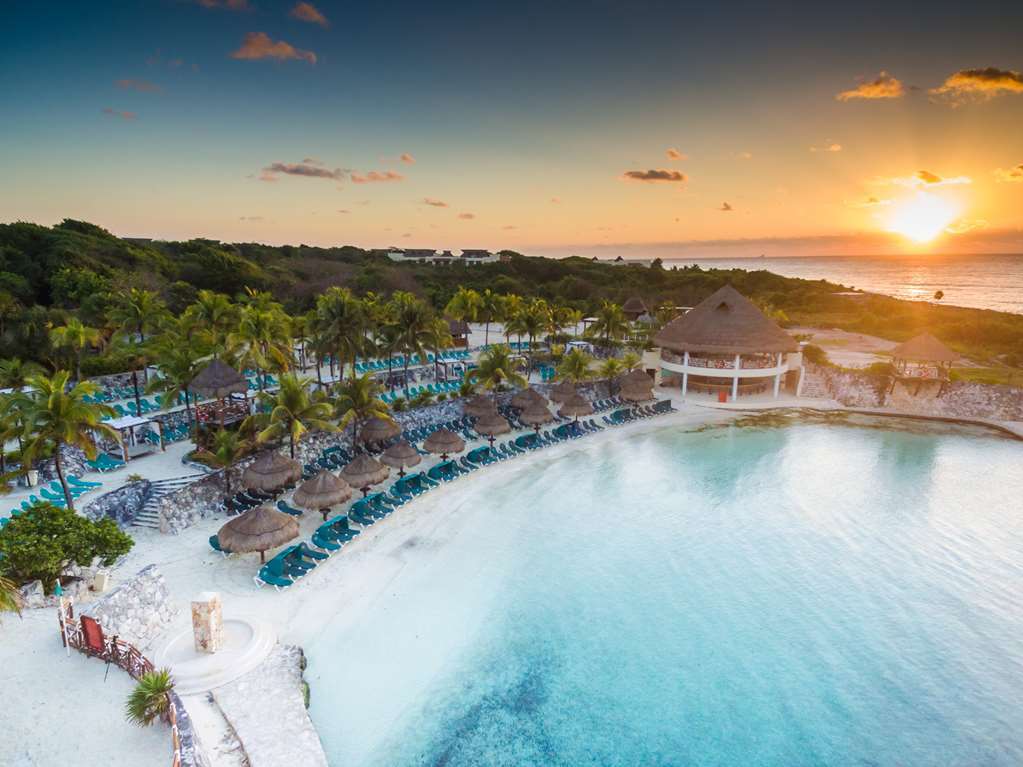 Occidental At Xcaret Destination Hotel Playa del Carmen Alam foto Aerial view of the beach at the Hard Rock Hotel Cancun