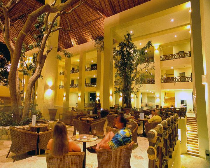 Occidental At Xcaret Destination Hotel Playa del Carmen Restoran foto The interior of the hotel